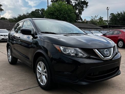 Used 2018 Nissan Rogue Sport S w/ S Appearance Package AWD/4WD image 4
