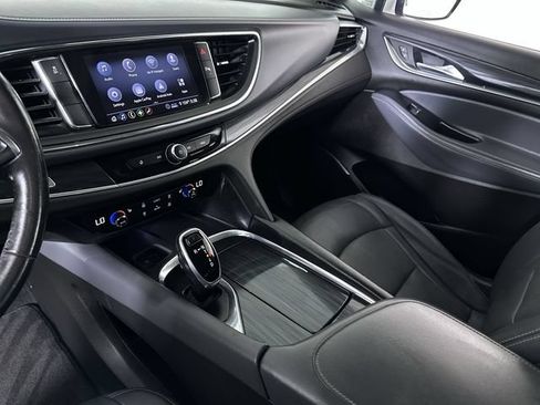 Used 2021 Buick Enclave Essence FWD image 36