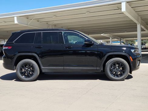 New 2026 Jeep Grand Cherokee Altitude AWD/4WD image 2