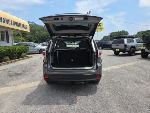 Used 2016 Toyota Highlander Limited w/ Driver Technology Package FWD image 20