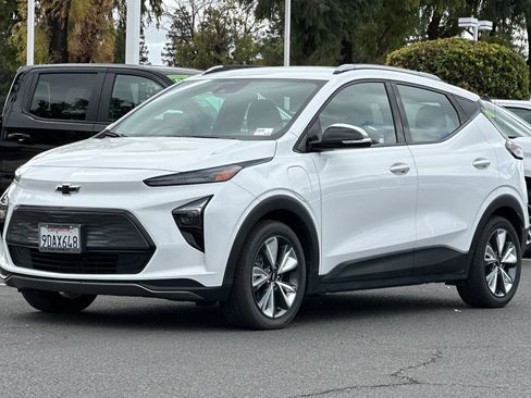 Used 2022 Chevrolet Bolt EUV LT w/ Convenience Package image 9