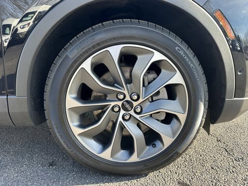 Used 2023 Lincoln Nautilus Reserve w/ Equipment Group 201A image 8