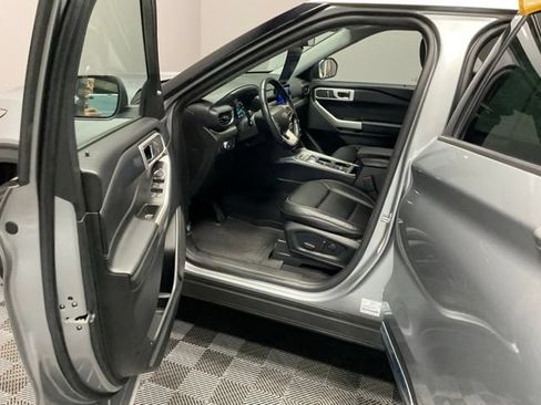 Used 2022 Ford Explorer XLT w/ Equipment Group 202A AWD/4WD image 14
