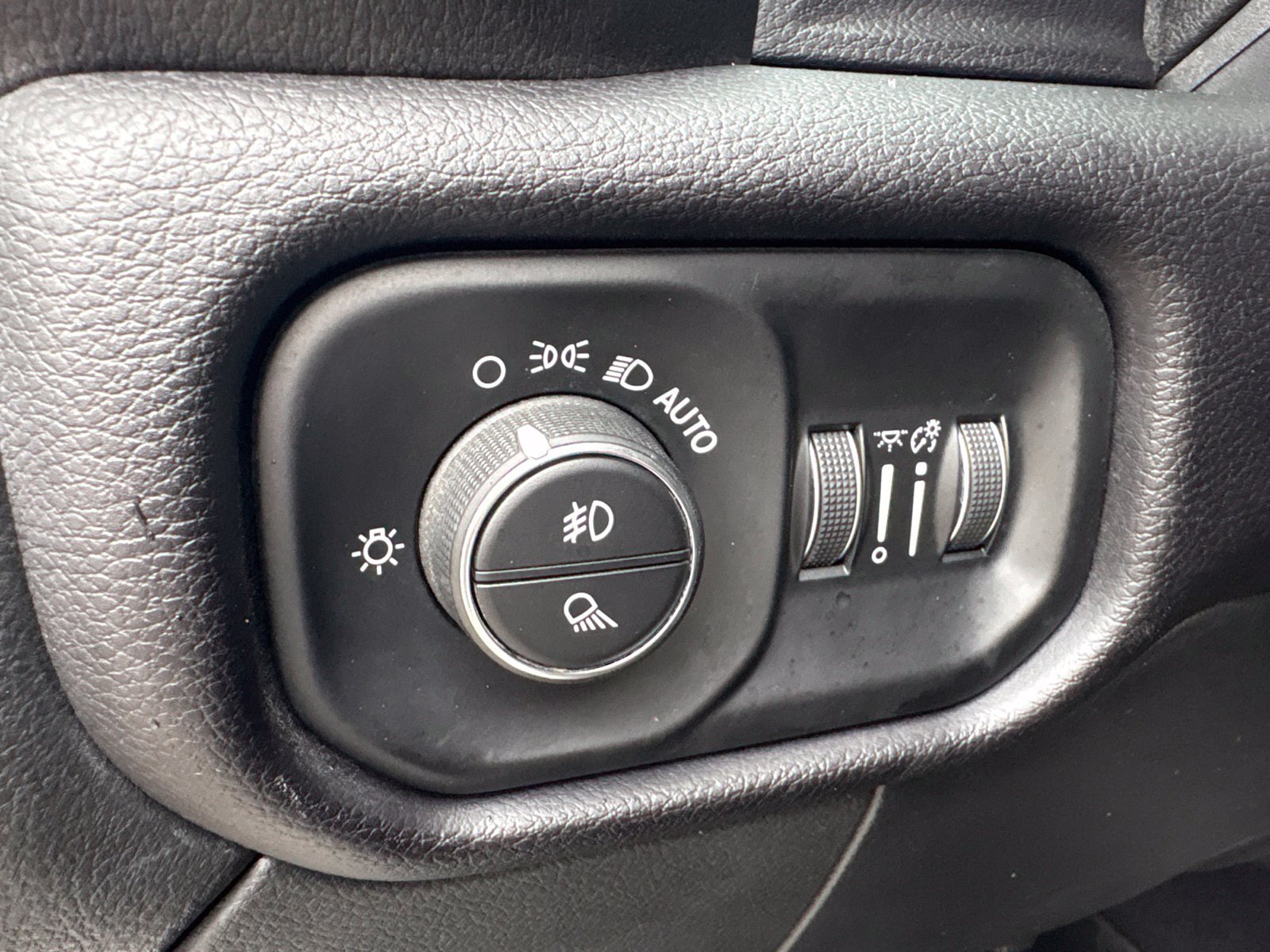 Used 2022 RAM 2500 Laramie AWD/4WD image 13