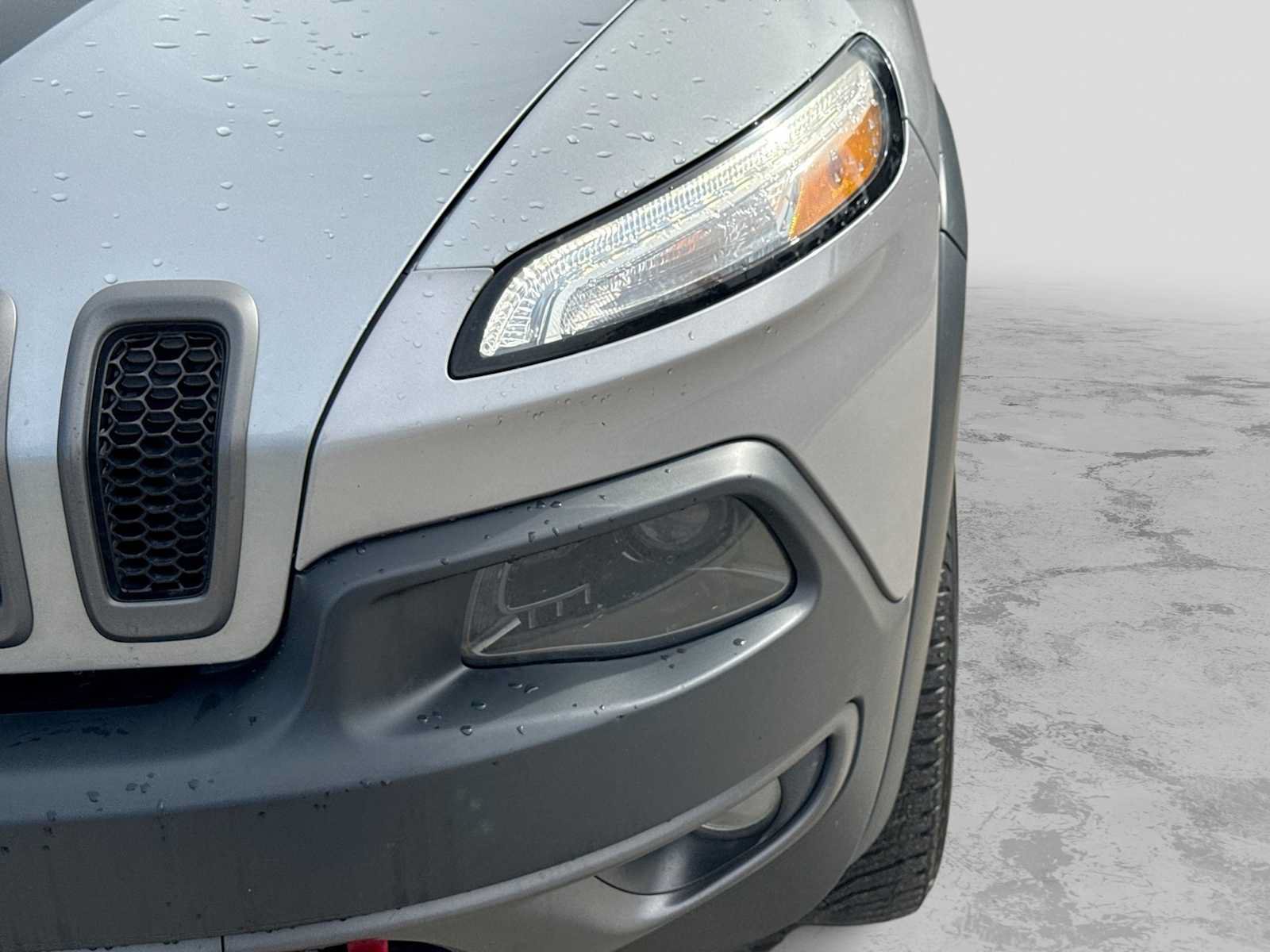 Used 2017 Jeep Cherokee Trailhawk w/ Cold Weather Group AWD/4WD image 10