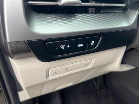 Certified 2022 Kia Carnival LX FWD image 45
