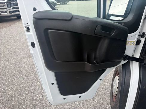 Used 2025 RAM ProMaster 2500 w/ Convenience Group FWD image 13
