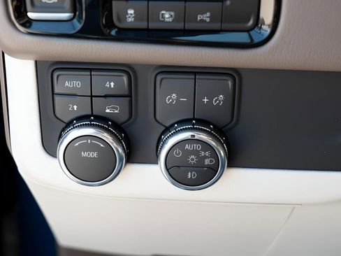 New 2026 GMC Yukon Denali w/ Sun & Power Step Package image 18