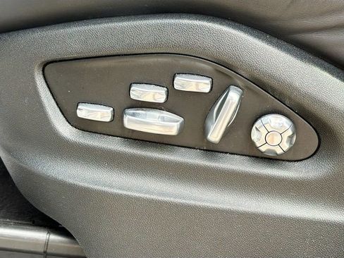 Used 2020 Porsche Cayenne Turbo image 29