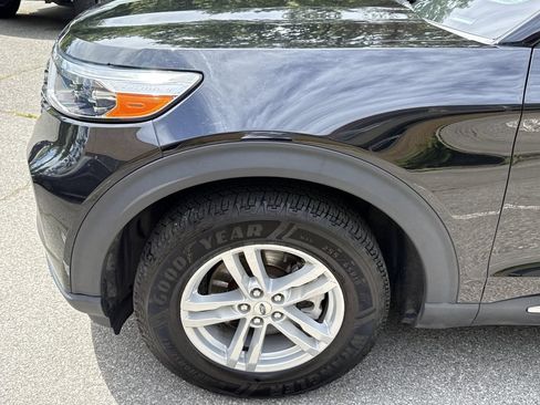 Used 2023 Ford Explorer XLT AWD/4WD image 10