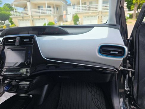Used 2019 Toyota Prius XLE AWD/4WD image 15