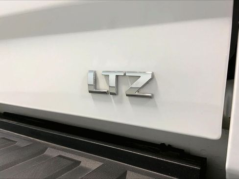 Used 2018 Chevrolet Silverado 1500 LTZ AWD/4WD image 9