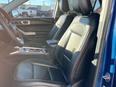 Used 2022 Ford Explorer XLT w/ Equipment Group 202A AWD/4WD image 26