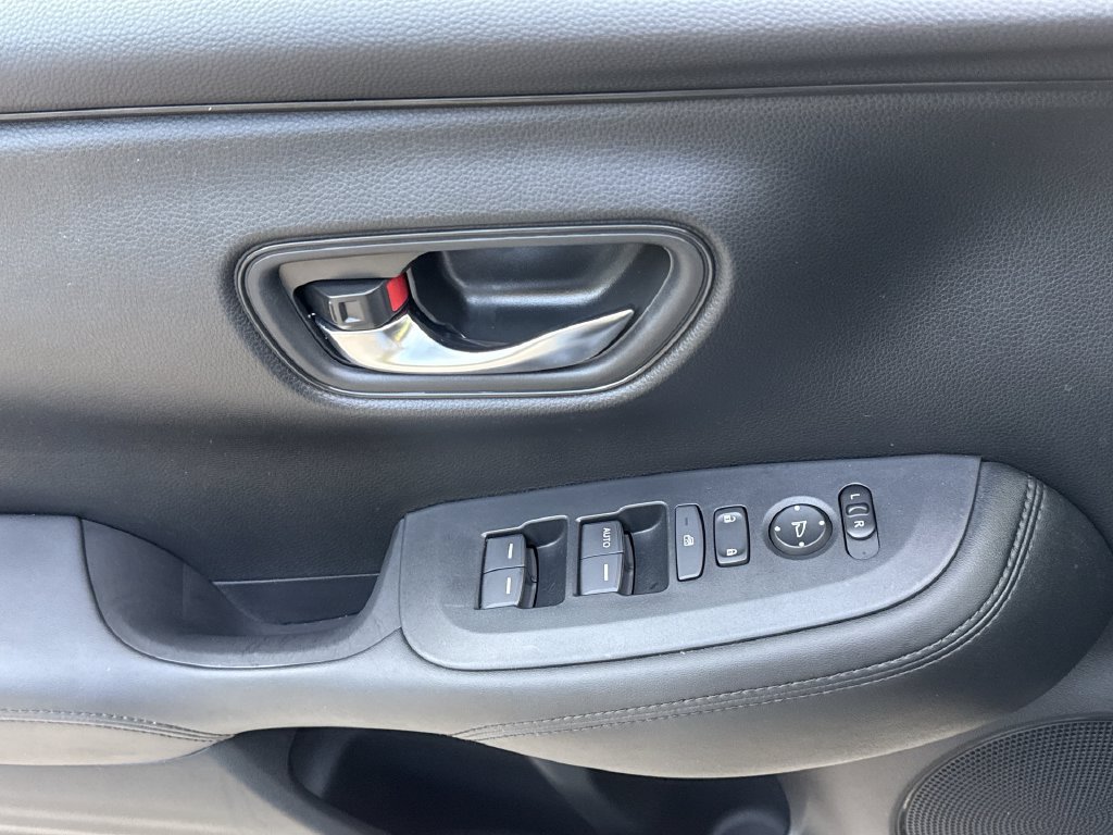 Used 2023 Honda HR-V LX image 15