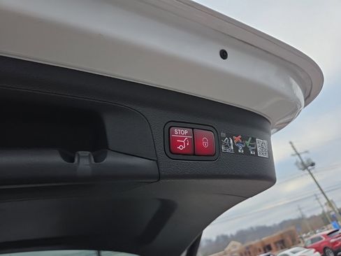 Used 2025 Mercedes-Benz GLE 450 4MATIC image 24