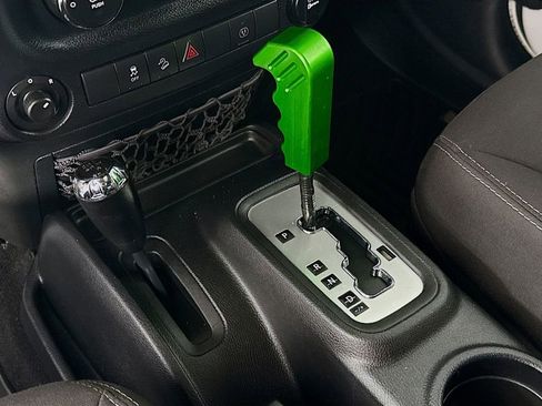 Used 2014 Jeep Wrangler Unlimited Sahara image 16