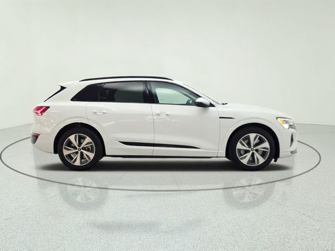 Used 2024 Audi Q8 e-tron Premium AWD/4WD image 4