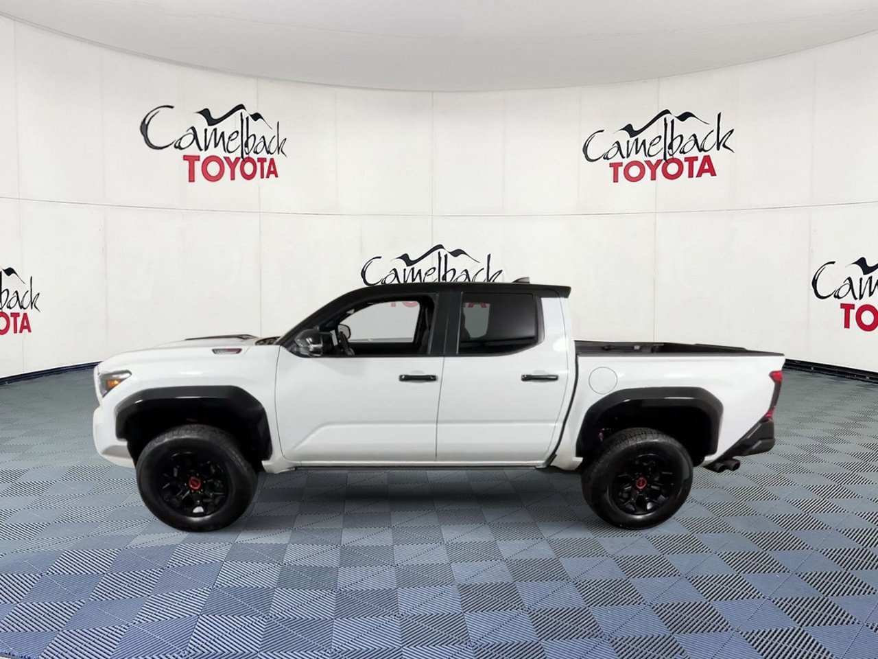 Used 2025 Toyota Tacoma TRD Pro AWD/4WD image 7