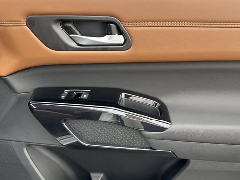 New 2026 Nissan Pathfinder Platinum image 21