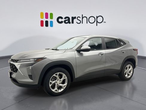 Used 2024 Chevrolet Trax LS w/ LS Convenience Package FWD image 1