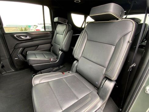 Used 2023 Chevrolet Suburban Premier image 20