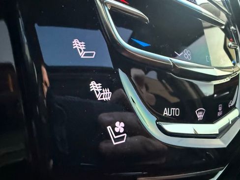 Used 2015 Cadillac Escalade Premium image 29