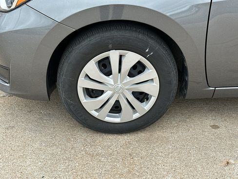 Used 2024 Nissan Versa S FWD image 3