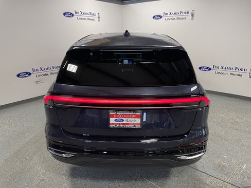 Used 2024 Lincoln Nautilus Premier w/ Equipment Group 102A image 5