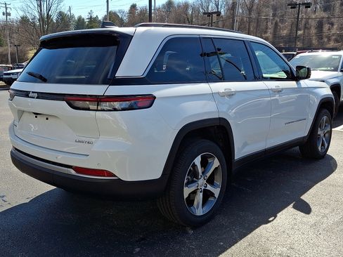New 2026 Jeep Grand Cherokee Limited w/ Trailer Tow Package AWD/4WD image 3