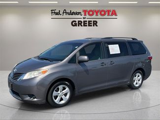 Used 2015 Toyota Sienna LE image 1