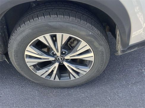 Used 2023 Nissan Rogue SV image 6