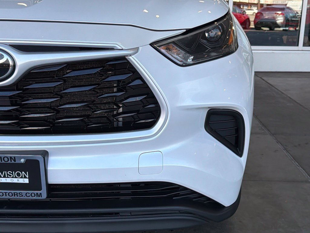 Used 2023 Toyota Highlander L FWD image 5