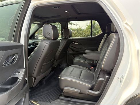 Used 2022 Chevrolet Traverse Premier w/ Redline Edition FWD image 13
