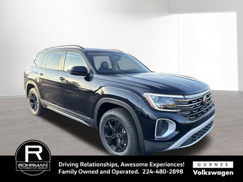New 2026 Volkswagen Atlas Peak Edition image 2