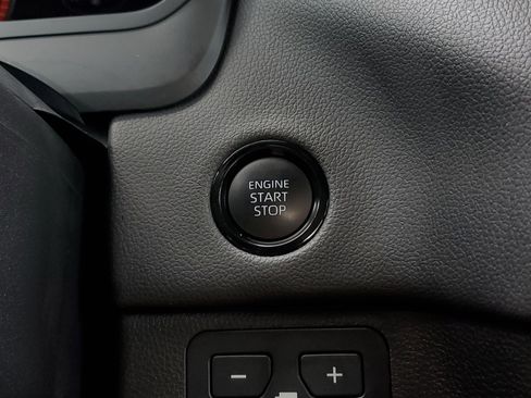 Used 2025 Toyota Tundra Limited AWD/4WD image 30
