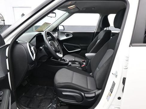 Used 2024 Kia Soul LX w/ Option Group 015 FWD image 11