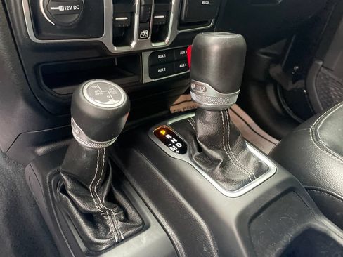 Used 2022 Jeep Wrangler Unlimited Sahara AWD/4WD image 20