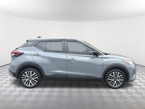Used 2023 Nissan Kicks SV FWD image 7