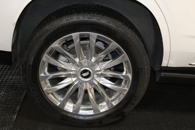 Used 2023 Cadillac Escalade Premium Luxury w/ Performance Package AWD/4WD image 45