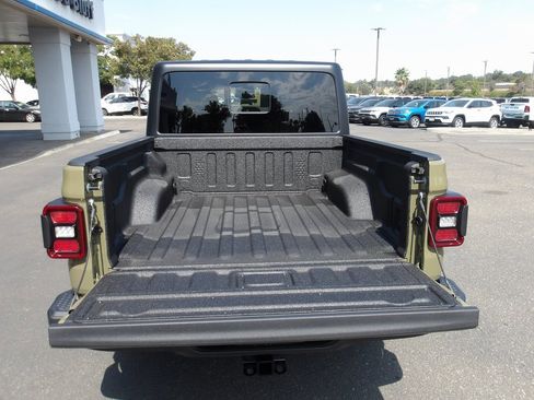 New 2025 Jeep Gladiator Willys image 10