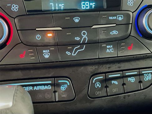Used 2017 Ford Escape Titanium w/ Equipment Group 301A AWD/4WD image 23