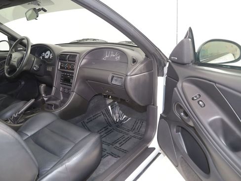 Used 2002 Ford Mustang GT RWD image 40