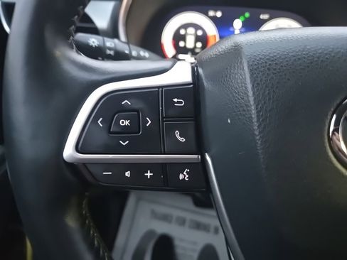 Used 2023 Toyota Highlander Platinum image 17