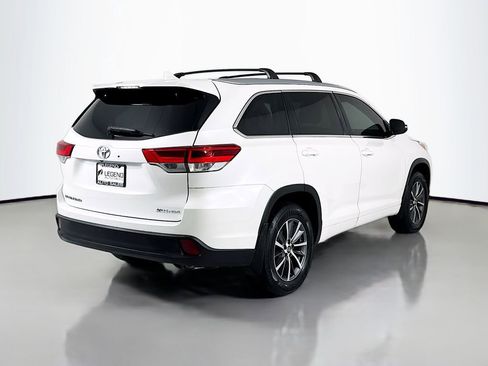Used 2018 Toyota Highlander XLE AWD/4WD image 5
