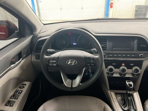 Used 2019 Hyundai Elantra SE FWD image 11