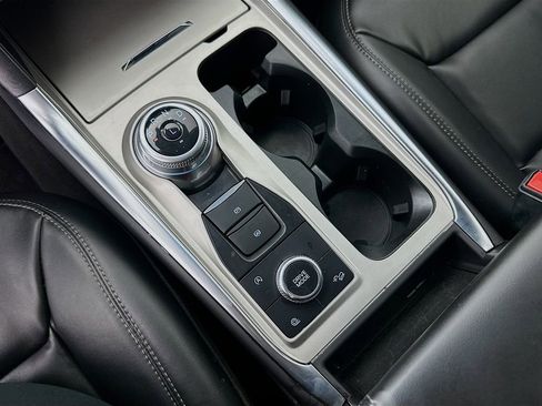 Used 2023 Ford Explorer XLT w/ Equipment Group 202A AWD/4WD image 16
