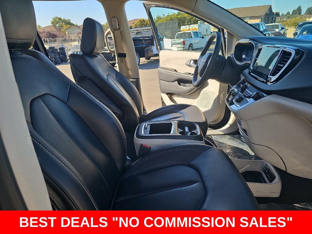 Used 2024 Chrysler Pacifica Touring-L FWD image 10
