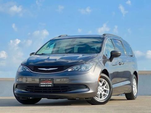 Used 2020 Chrysler Voyager Lxi image 1