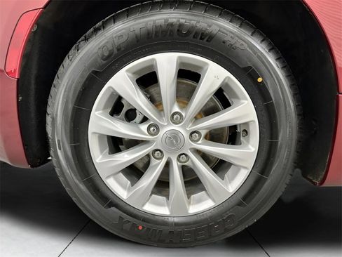 Used 2017 Chrysler Pacifica Touring w/ Tire & Wheel Group image 22