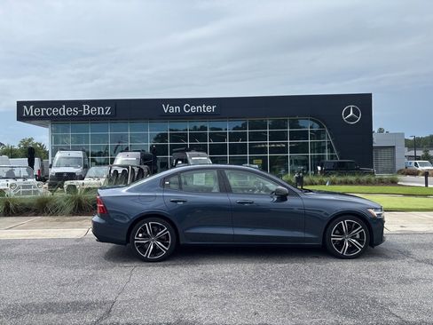 Used 2022 Volvo S60 T8 R-Design Expression w/ Advanced Package image 2